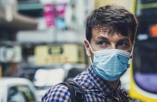 Треть украинцев не боится заболеть коронавирусом - опрос