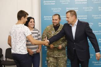Филатов вручает ключи