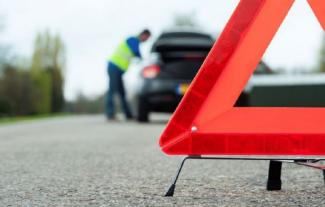 В Днепре автокран протаранил иномарку