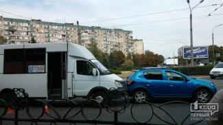 ДТП "Renault" и маршрутка, фото 1kr.ua