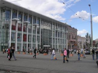 На Европейской площади в магазине фанатов "Днепра" воруют