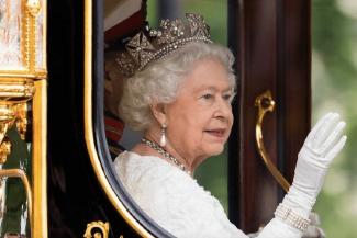 Королеву Елизавету II нагло обокрали: сумма похищенного впечатляет