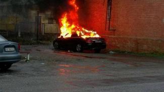 фото https://informator.dp.ua, в Днепре подожгли автомобиль