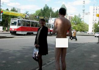 голый мужчина на улице, фото из открытых источников
