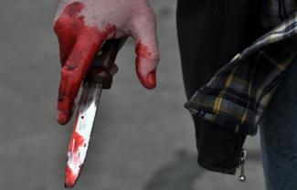нож в крови, фото из открытых источников