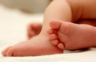 ножки ребенка, фото из открытых источников