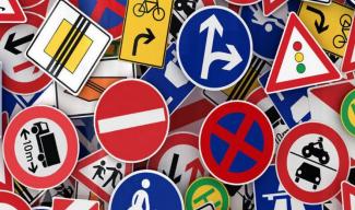 В Украине вступили в силу изменения в правила дорожного движения
