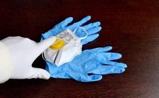 Защита от коронавируса: используем перчатки правильно