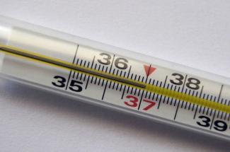 Температуру 37 надо сбивать: развенчан популярный миф