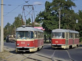 В Днепре на Гагарина трамвай сошел с рельс