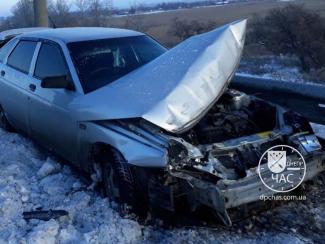 Пьяный водитель влетел в отбойник под Днепром 