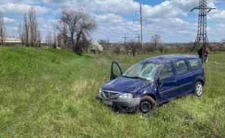 В Кривом Роге автомобиль слетел в кювет и перевернулся