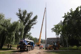 В парке Кривого Рога установили 72-метровый флагшток