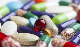 В Украине запретили продавать лекарства детям
