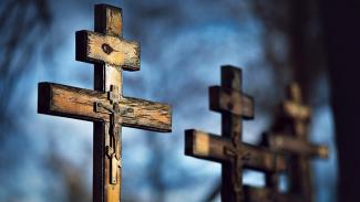 В Киеве мужчину до смерти избили могильным крестом на кладбище 