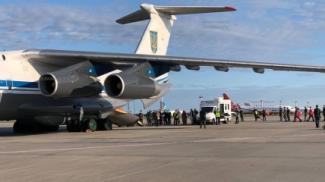 В Киев самолетом эвакуировали 83 человека из Афганистана