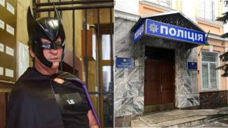 В Киеве экс-нардеп прибыл на допрос в костюме Бэтмена