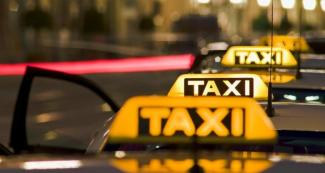 В Днепре таксисты облили зеленкой любителя бесплатной езды 