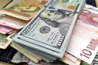 Украинцам рассказали, в какой валюте лучше хранить сбережения