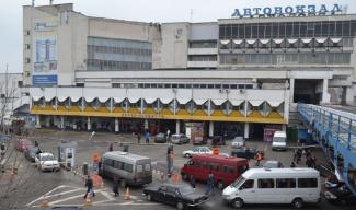 В Днепре на автовокзале агрессивный мужчина напал на военного