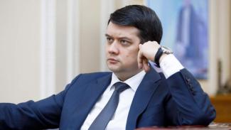 "Слуга народа" начала сбор подписей за отставку Разумкова
