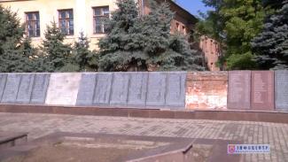 В Марганце вандалы разгромили мемориал погибшим бойцам Второй мировой войны