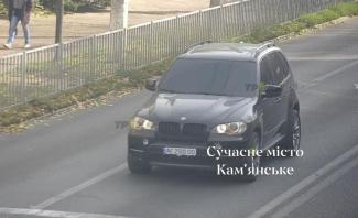 Вблизи Каменского вооруженный мужчина угнал «BMW X5»