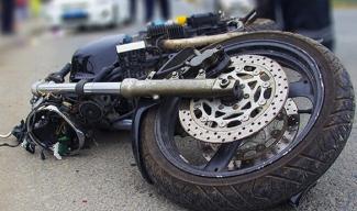 На Набережной в Днепре смертельное ДТП: байкер влетел в отбойник