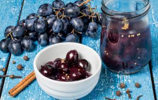 Лучше оливок: рецепт маринованного винограда