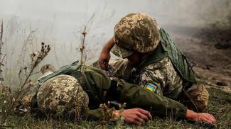 На Донбассе на неизвестном устройстве подорвались два бойца ВСУ