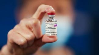 Украинцев начали вакцинировать 3 дозой от коронавируса