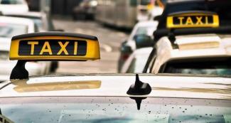 В Днепре таксист с подельником ограбили человека