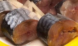 Скумбрия по вкусу, как красная рыба: рецепт маринада