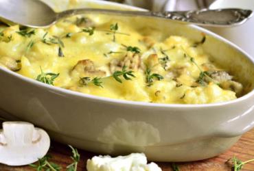 Запеченная цветная капуста с грибами и сыром