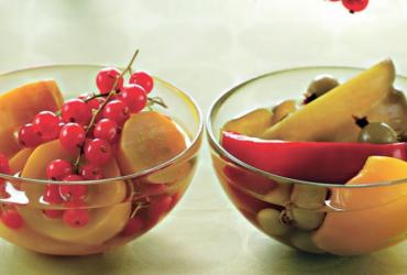 Кабачки с крыжовником и красной смородиной