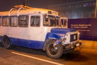 угнать автобус