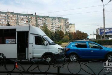 ДТП &amp;quot;Renault&amp;quot; и маршрутка, фото 1kr.ua