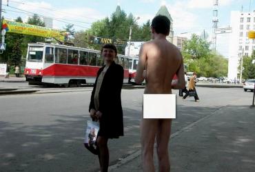 голый мужчина на улице, фото из открытых источников