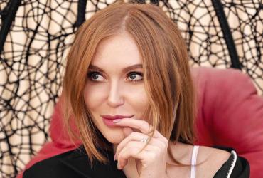Слава Каминская закрутила роман с симпатичным брюнетом
