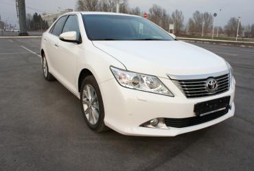 &amp;quot;Toyota Camry&amp;quot; белого цвета, фото из открытых источников