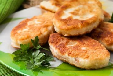 Быстрые пирожки на дрожжах: пошаговый рецепт