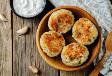 Запеченные в духовке куриные котлеты: простой рецепт