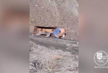 В Кривом Роге в карьере СевГОКа перевернулся грузовик