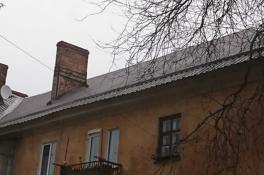 Подготовка к зиме: в жилых домах Днепра меняют кровлю