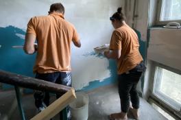 От покраски стен до замены окон: в Днепре ремонтируют подъезды