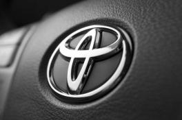 Toyota презентовала новый дизайн и логотип бренда