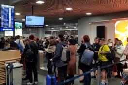 В аэропорту Риги застряли десятки украинцев