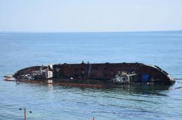 Турецкая компания предлагает разрезать затонувший танкер Delfi