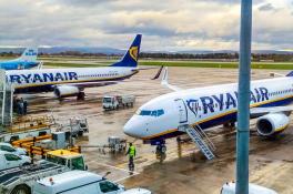 Ryanair отменил штрафы за смену брони