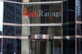 Fitch ухудшил прогнозы по рейтингам Приватбанка, Ощадбанка